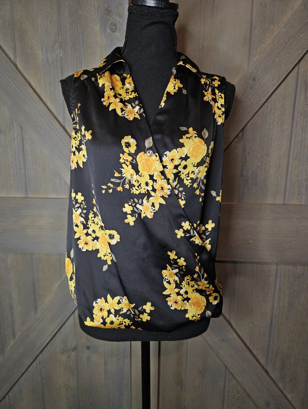 I.N.C International Concepts Floral Sleeveless Blouse sz Small